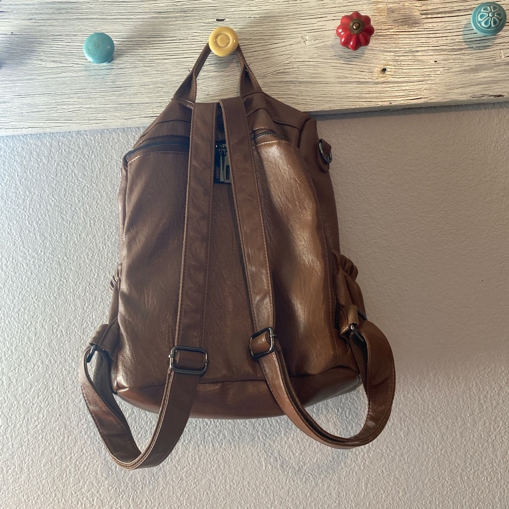 Clean Backpack - Picture 2 of 3